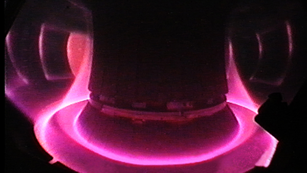 Die Fusionsanlage ASDEX Upgrade erreicht Temperaturen von 100 Millionen Grad Celsius (Foto: Max-Planck-Institut für Plasmaphysik, Garching und Greifswald).