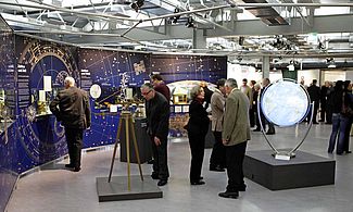 Besucher in der Ausstellung