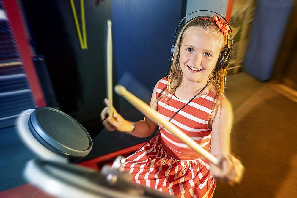 Uhr_2020_c_FRida__freD-Hannes_Loske_02-scaled