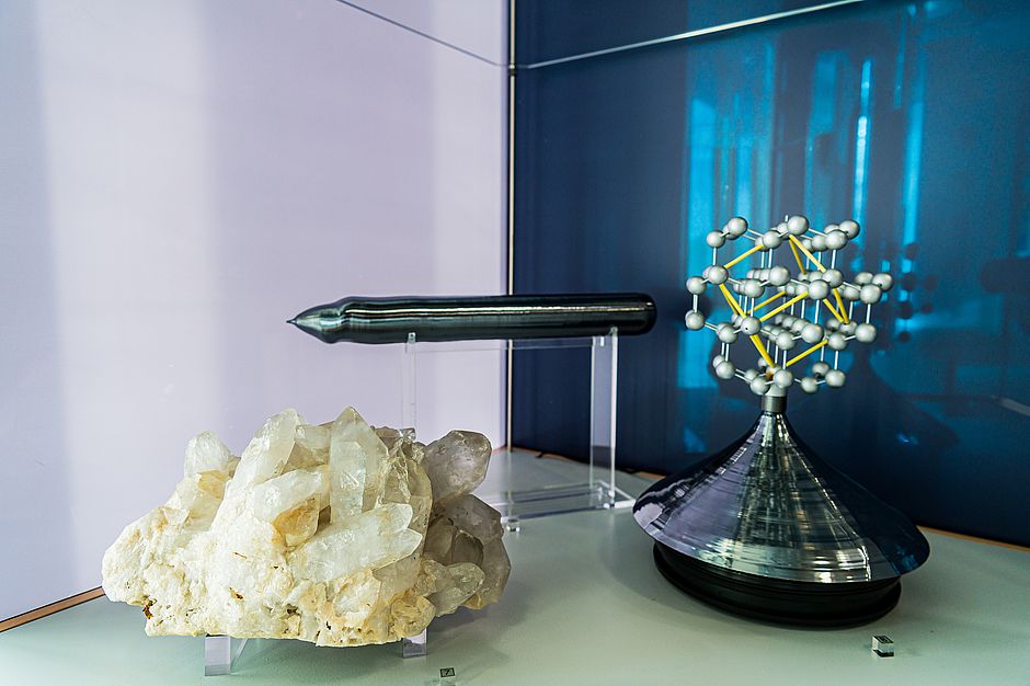 Bergkristall, Silizium-Einkristall und Kristallstruktur von Silizium
