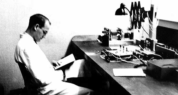 Heinz Nixdorf in het laboratorium voor impulstechniek (1954)
