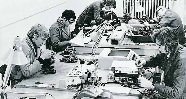 Reparatie van mechanische en elektronische kantoormachines (1971)