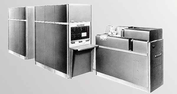 IBM, de grootste fabrikant van ponsapparatuur ter wereld, had zijn eerste grote succes op de nieuwe computermarkt met de IBM 650, dat als alternatief voor de ponsmachine werd aangeboden.