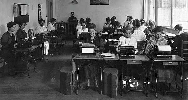 Typing pool, 1918