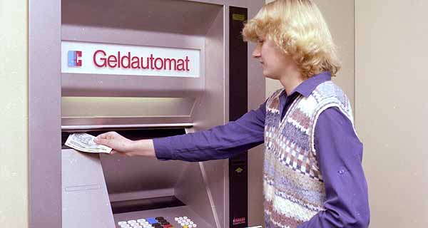 Geldautomaat bij de Sparkasse in Bochum (1982)