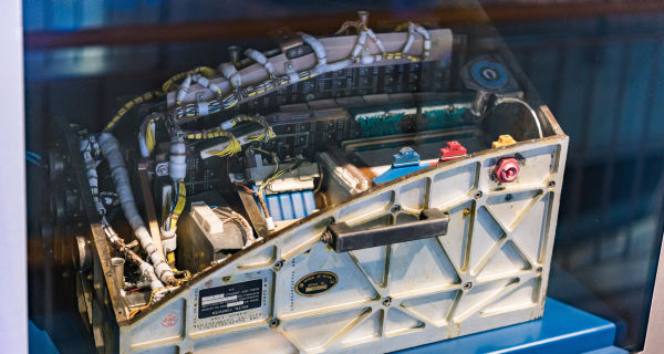 Boordcomputer van de Gemini II-missie, in bruikleen afgestaan door het Air and Space Museum, Smithsonian Institution, Washington D.C.