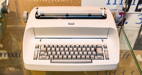 Rote Schreibmaschine