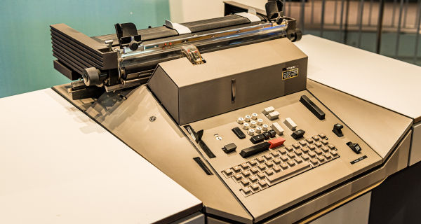 Gegevensinvoer met de Olivetti Telebanda Audit 1731 (1973).